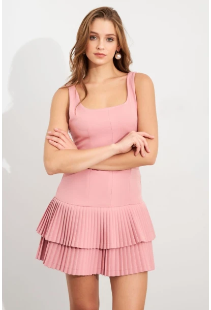 Kadın Pembe Sırt Dekolteli Fırfırlı Şortlu Mini Elbise FRY101