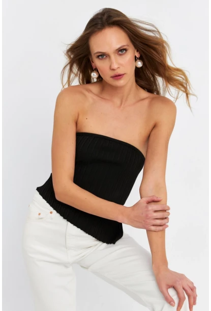 Kadın Siyah Asimetrik Crop Bluz ZH029-90