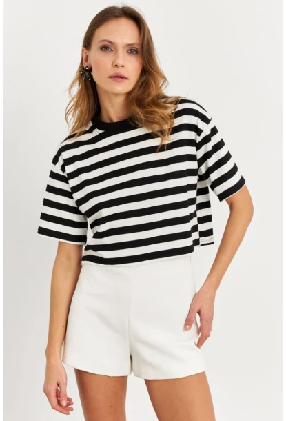 Kadın Siyah-Beyaz Çizgili Crop Bluz KY7145