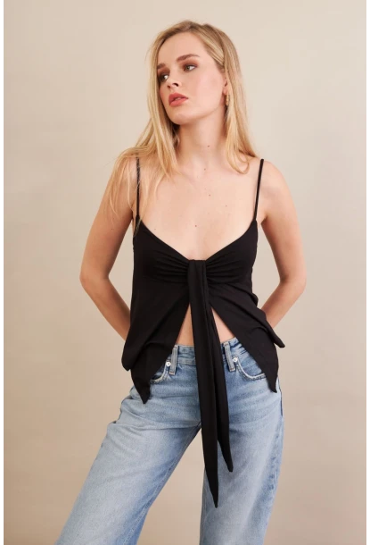 Kadın Siyah Büzgülü Asimetrik Bluz ZH172