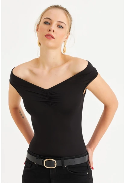 Kadın Siyah Büzgülü Bluz EY3083