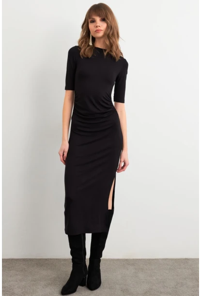 Kadın Siyah Büzgülü Yırtmaçlı Tshırt Elbise FS9594