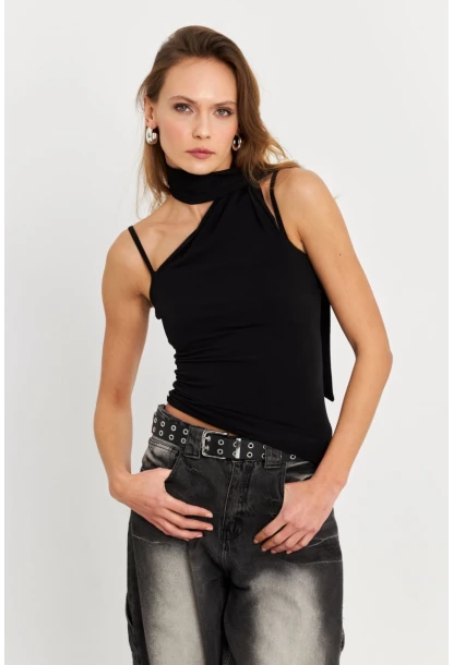 Kadın Siyah Fularlı Asimetrik Bluz HOR0079