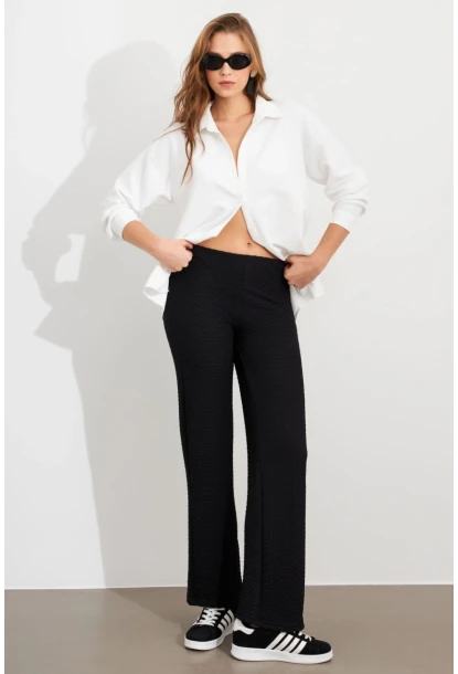 Kadın Siyah Gofre Pantolon ZH326