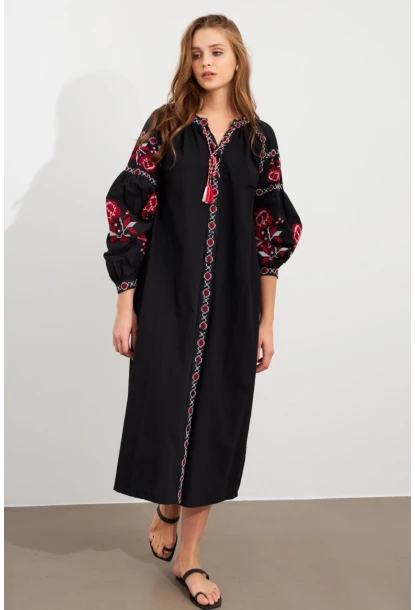 Kadın Siyah Nakışlı Balon Kol Keten Midi Elbise MQS5689