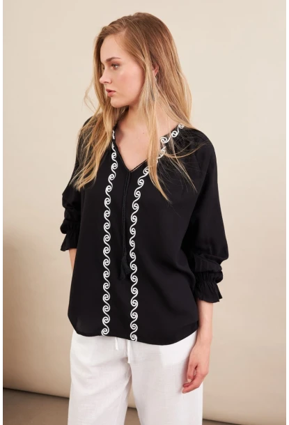 Kadın Siyah Nakışlı Bluz MPC1337