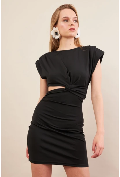 Kadın Siyah Omuzları Vatkalı Pencereli Mini Elbise İRE103