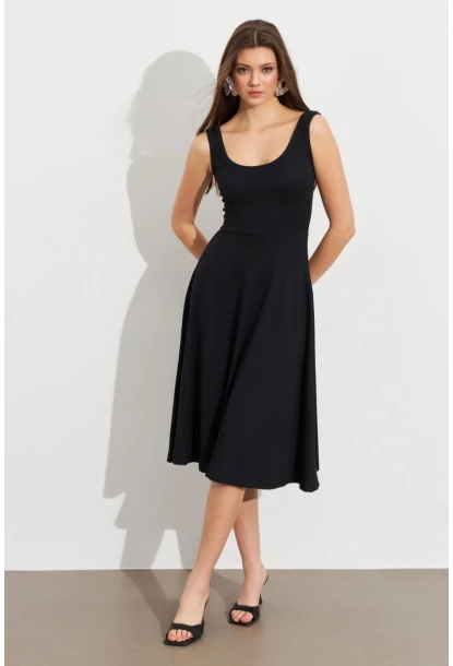 Kadın Siyah Ön Arka U Çan Etekli Midi Elbise DMR470