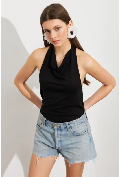 Kadın Siyah Sırt Dekolteli Halter Yaka Bluz AYD412