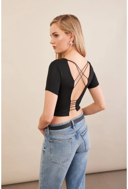 Kadın Siyah Sırtı Açık Crop Bluz AN6038