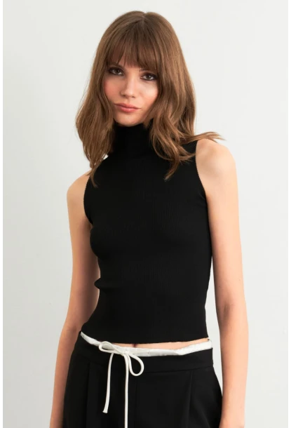 Kadın Siyah Triko Kolsuz Bluz YV305