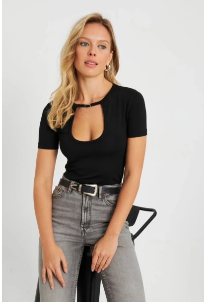 Kadın Aksesuarlı Bluz Siyah EY2734