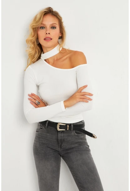Kadın Beyaz Asimetrik Yaka Bluz CG376