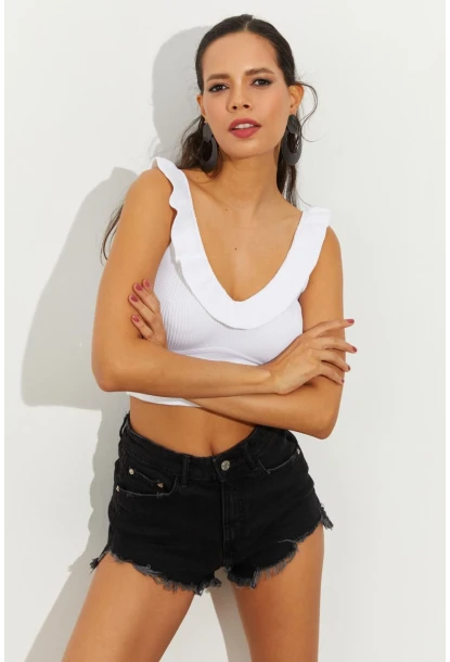 Kadın Beyaz Fırfırlı Triko Crop Bluz SMT210