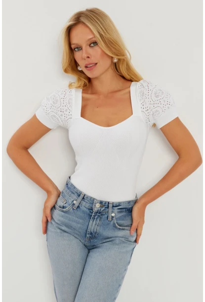 Kadın Beyaz Kalp Taka Triko Bluz SMT228