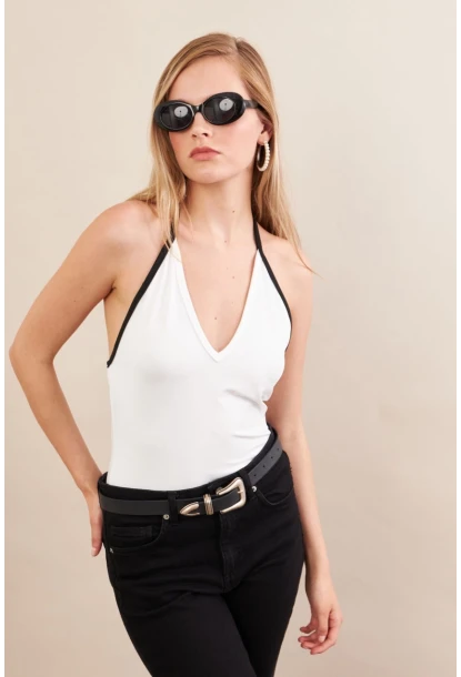 Kadın Beyaz Kontrast Biyeli V Yaka Bluz EY3103