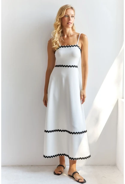 Kadın Beyaz Nakış Detaylı Midi Elbise HOL2128