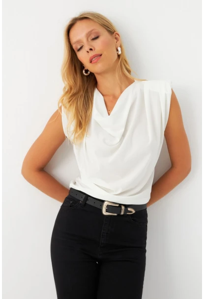 Kadın Beyaz Omuzları Vatkalı Degaje Bluz ELT3234