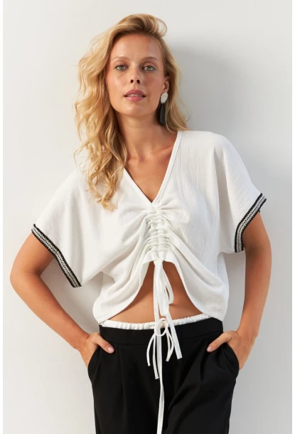 Kadın Beyaz Önü Büzgülü Bluz XL2039