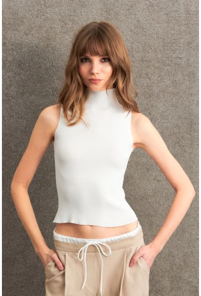 Kadın Beyaz Triko Kolsuz Bluz YV305