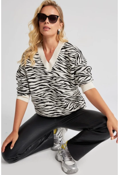 Kadın Beyaz Zebra Desenli Triko Kazak YZ521