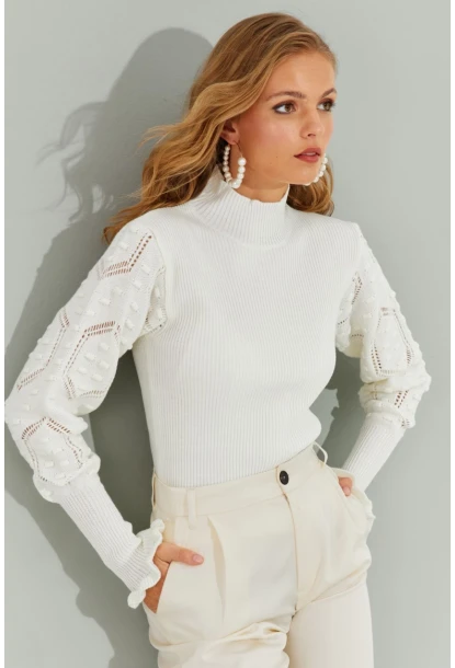 Kadın Ekru Kolları Ajurlu Triko Bluz SMT218