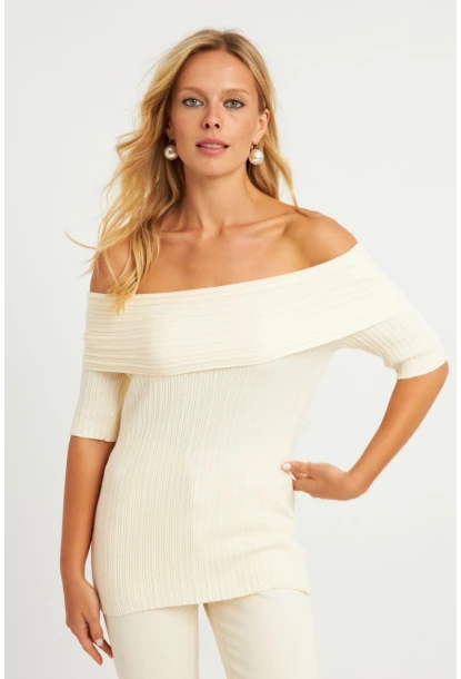 Kadın Ekru Madonna Yaka Triko Bluz KZ538