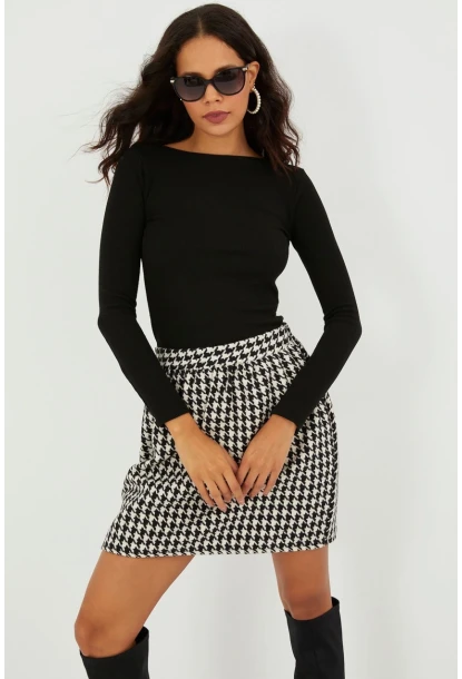 Kadın Ekru-Siyah Kazayağı Desenli Mini Kaşe Etek KN53