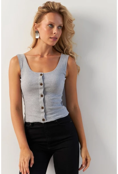 Kadın Gri Düğme Aksesuarlı Bluz MK14