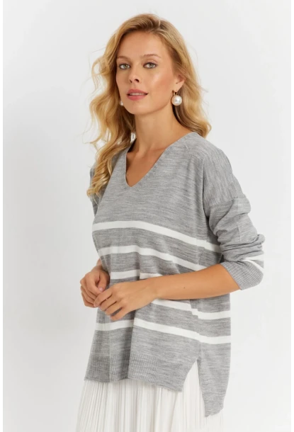 Kadın Gri V Yaka Çizgili Triko Kazak YİL550