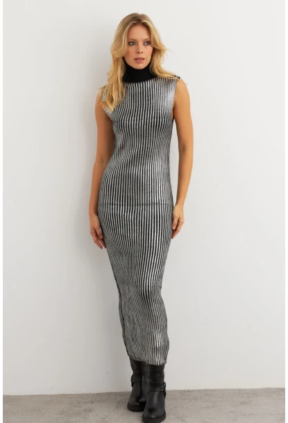 Kadın Gümüş Rengi Varaklı Balıkçı Maxi Elbise RM599