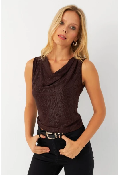 Kadın Kahverengi Degaje Yaka Kolsuz Bluz LPP1297