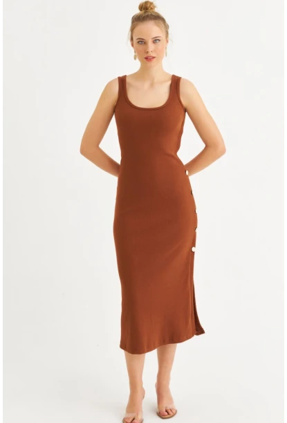 Kadın Kahverengi Düğme Detaylı Kaşkorse Midi Elbise EY2837