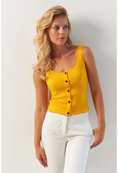 Kadın Sarı Düğme Aksesuarlı Bluz MK14