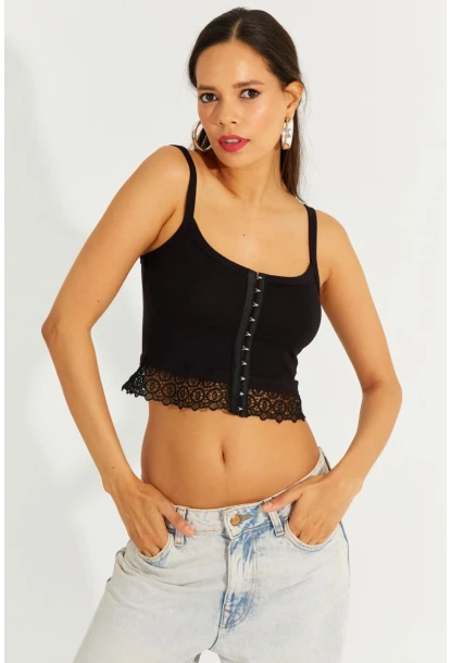 Kadın Siyah Agraflı Dantel Detaylı Crop Bluz RSS20