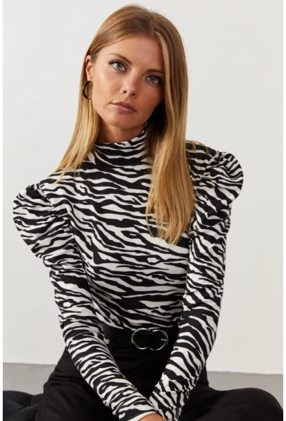 Kadın Siyah-Beyaz Balon Kol Zebra Desen Bluz EY1062