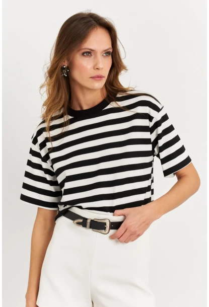 Kadın Siyah-Beyaz Çizgili Crop Bluz KY7145