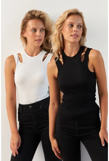 Kadın Siyah-Beyaz İkili Omuz Pencereli Bluz MK24