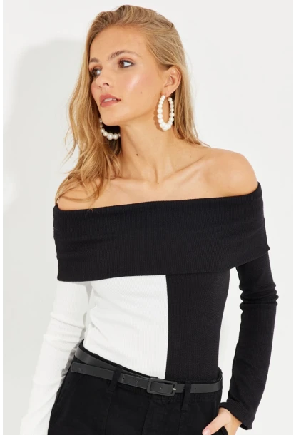 Kadın Siyah-Beyaz Madonna Yaka Bloklu Kaşkorse Bluz EY2585
