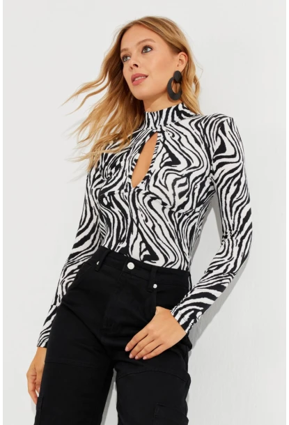 Kadın Siyah-Beyaz Önü Damla Zebra Desenli Bluz LPP1236