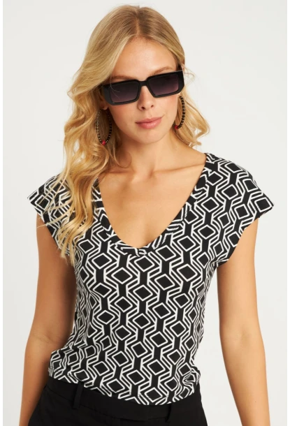 Kadın Siyah-Beyaz V Yaka Desenli Bluz LPP1285