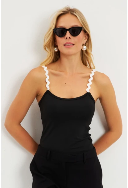 Kadın Siyah Biye Askılı Bluz EY2791
