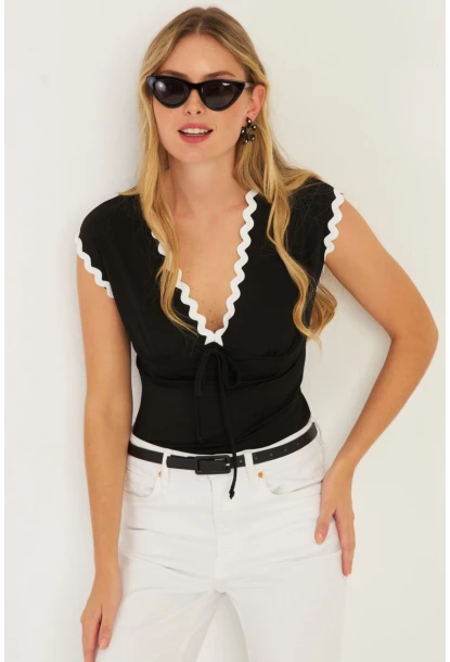 Kadın Siyah Biyeli Bluz EY2771