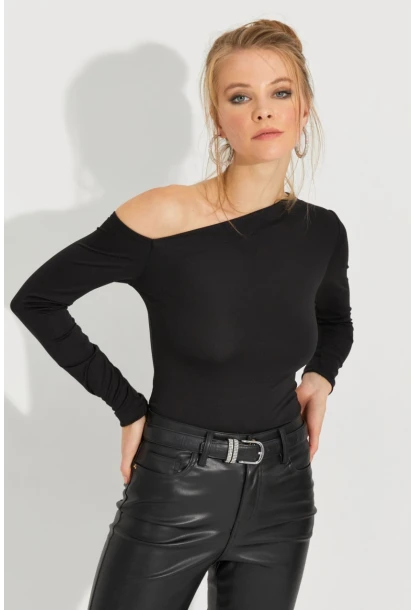 Kadın Siyah Çapraz Yaka Bluz EY2597