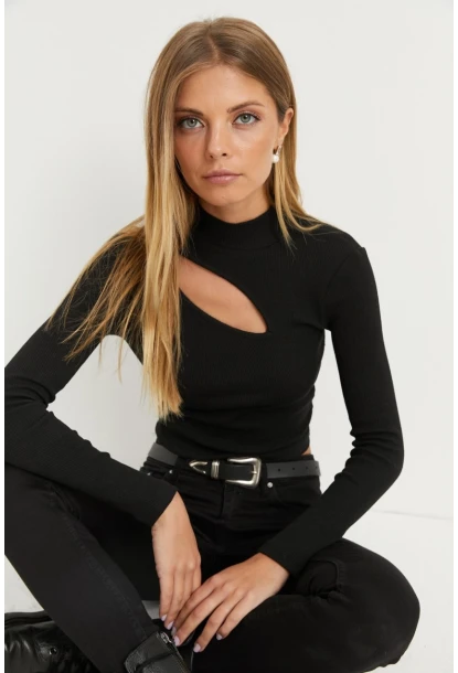 Kadın Siyah Çapraz Yaka Yarım Balıkçı Bluz B1404