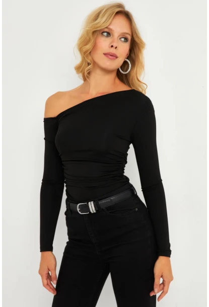 Kadın Siyah Drapeli Bluz B5004