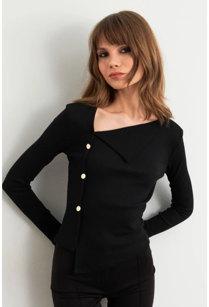 Kadın Siyah Düğme Aksesuarlı Çapraz Yaka Bluz TF52