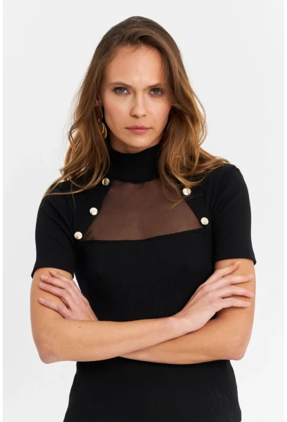 Kadın Siyah Düğme Aksesuarlı Kaşkorse Bluz TF56