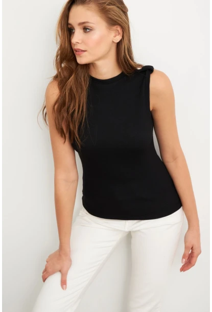 Kadın Siyah Düğme Detaylı Kaşkorse Bluz EY3090