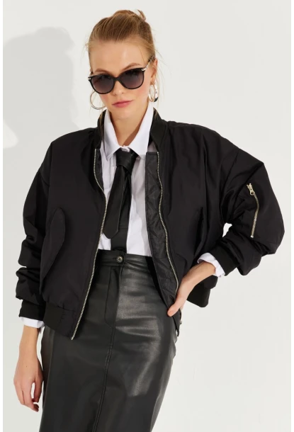 Kadın Siyah Fermuarlı Bomber Mont QRS8367